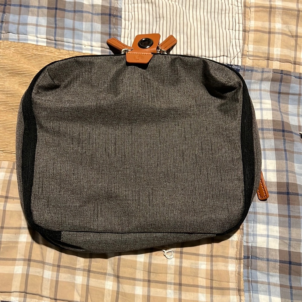 Men’s travel accessory bag